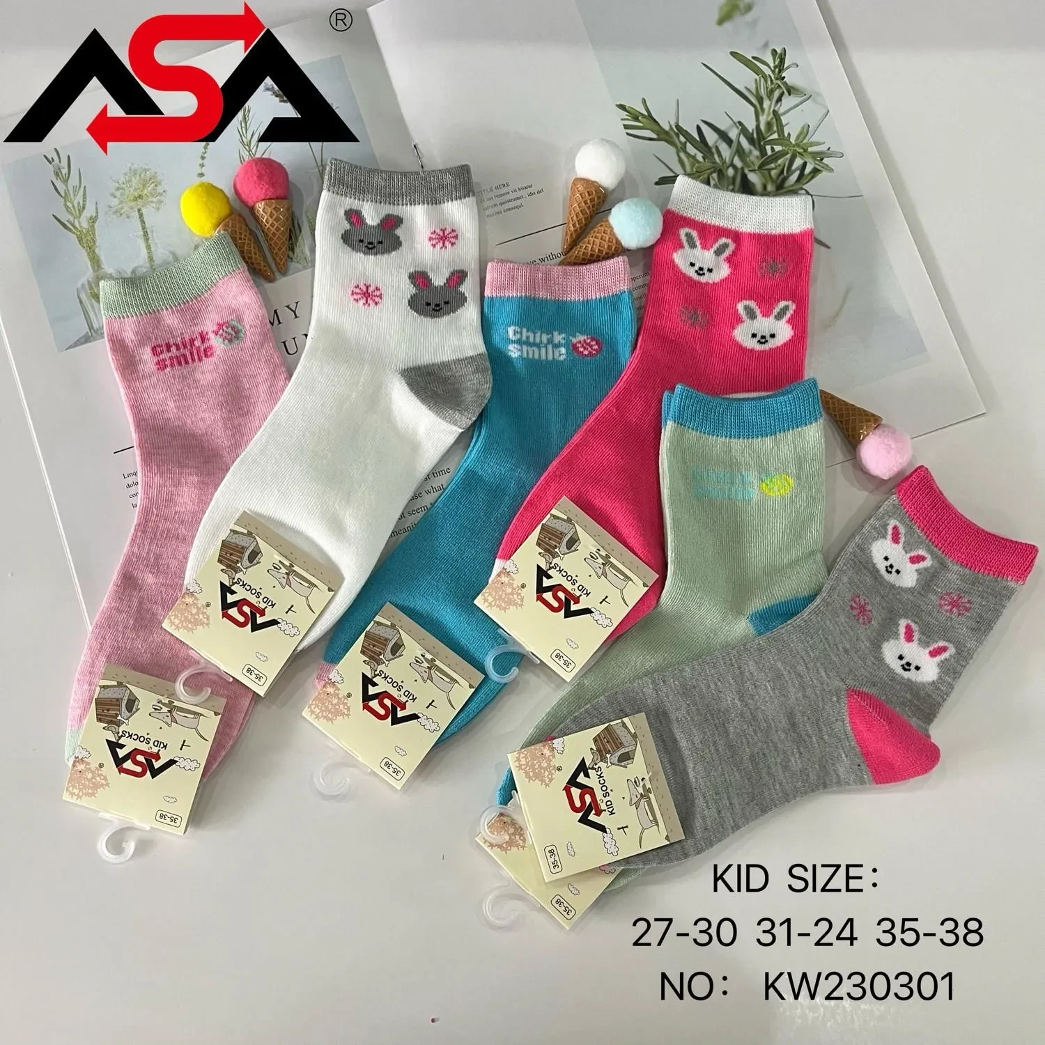 Calcetines con diseño de conejos-KW230301