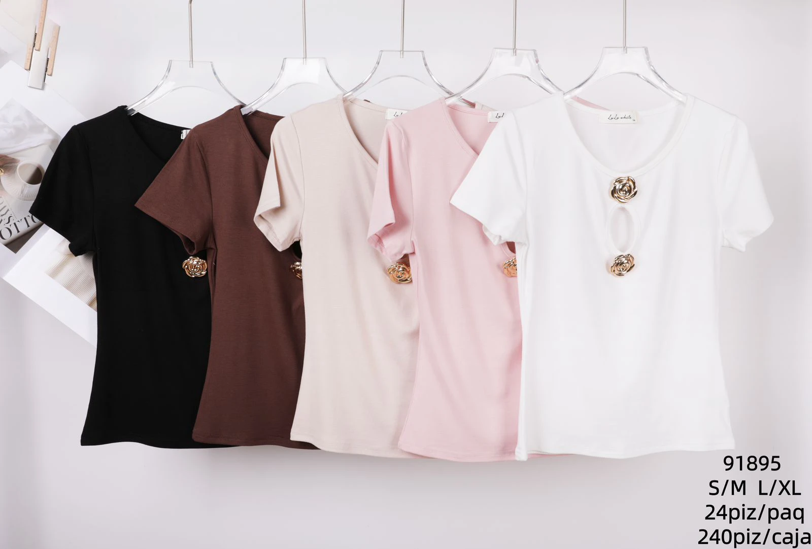 Playera de manga corta con detalle de rosas-91895