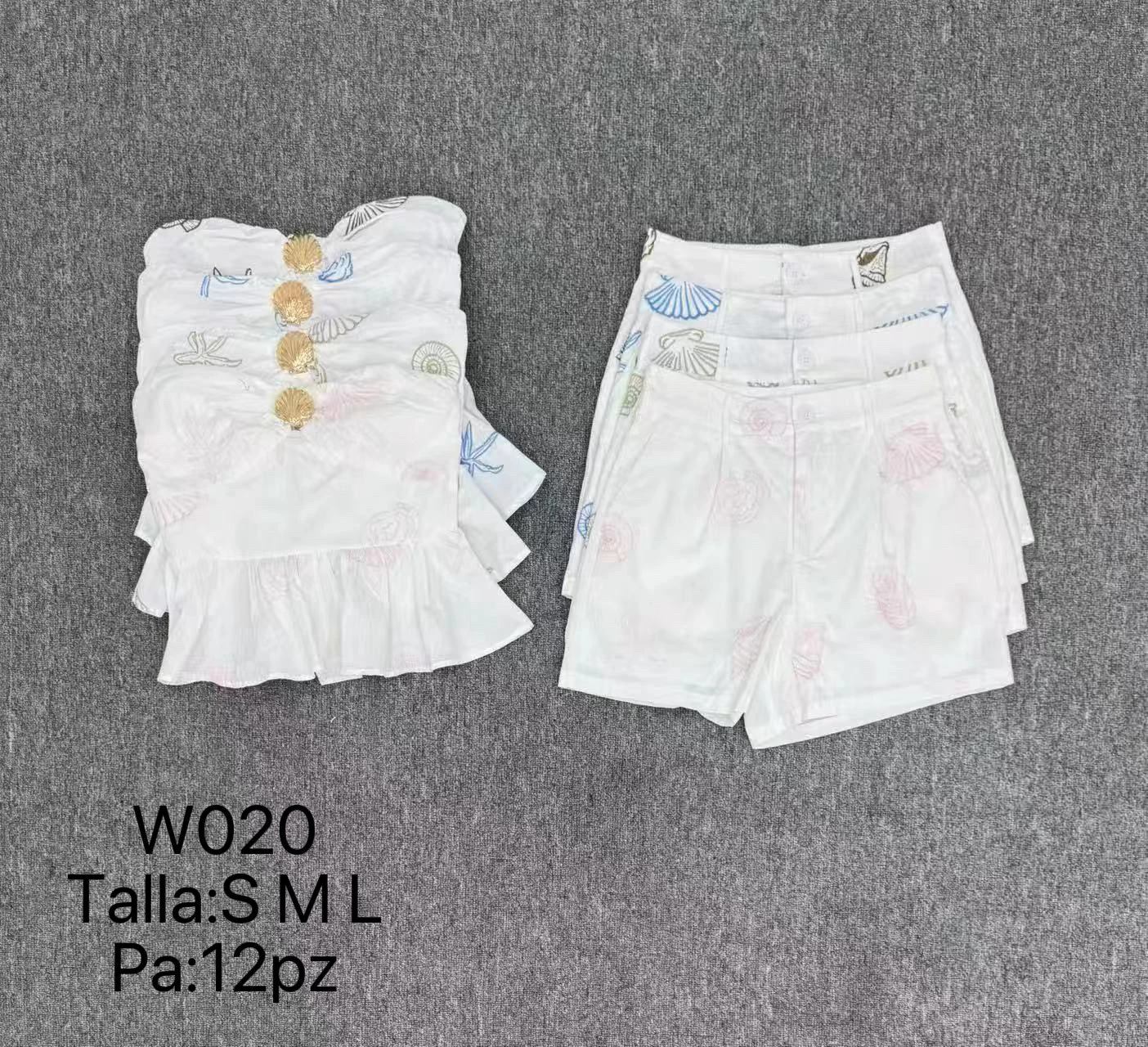 Conjunto de top strapless y shorts con estampado de conchas-W020
