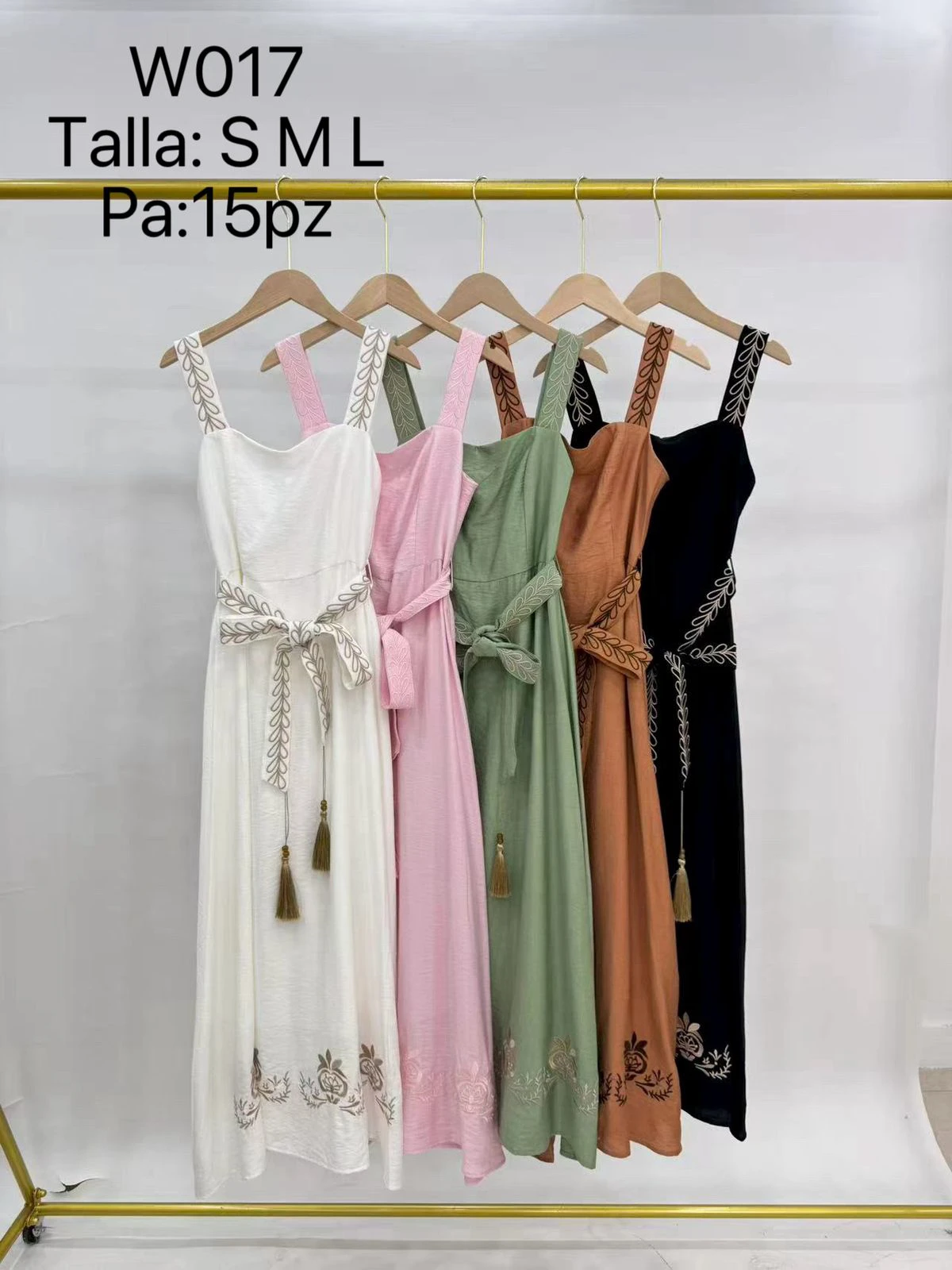 Vestido largo con tirantes y cinturón bordado-W017