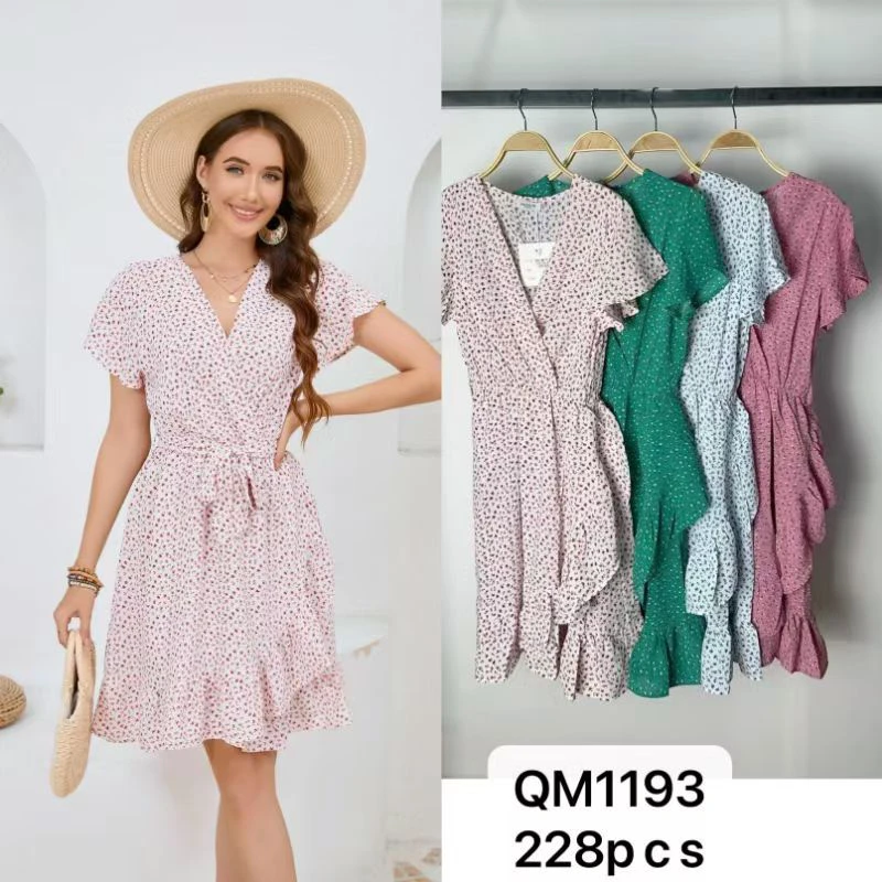 Vestido corto floreado con escote en V y volantes-QM1193