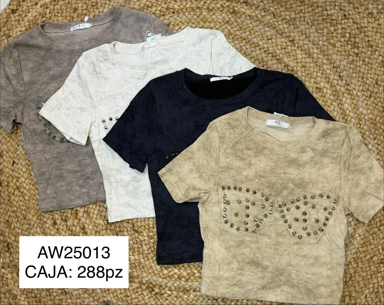 Blusa de manga corta con detalle de estoperoles-AW25013