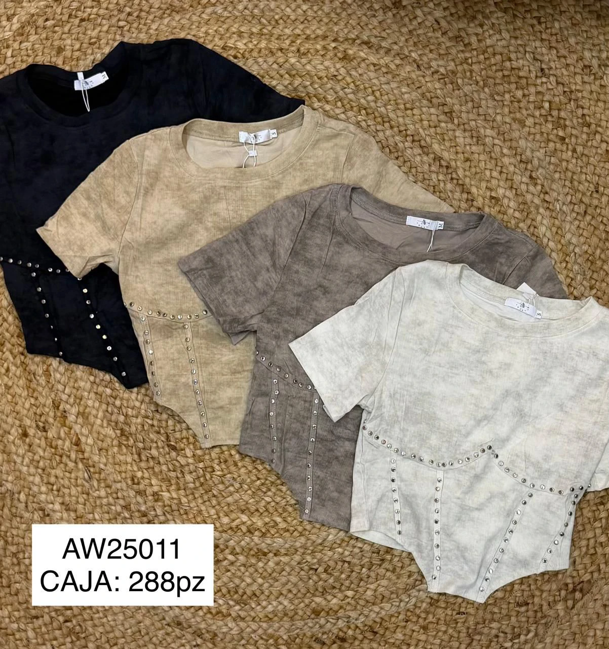 Crop Top con detalle de corsé y estoperoles-AW25011