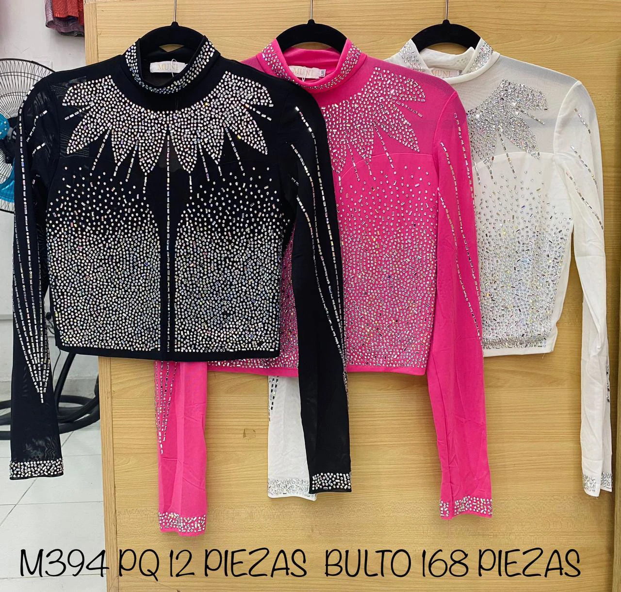 Top de manga larga con pedrería-M394