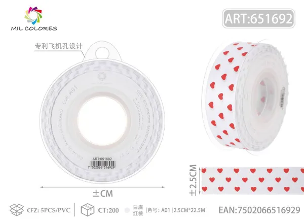 Cinta de poliéster de 2.5cm*22.5m.25y con corazones rojos sobre fondo blanco A01