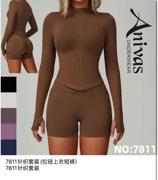 Conjunto deportivo de top de manga larga con cremallera y shorts-7811