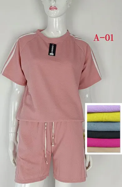 Conjunto de camiseta y shorts