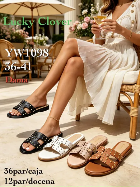 Sandalias planas con estoperoles