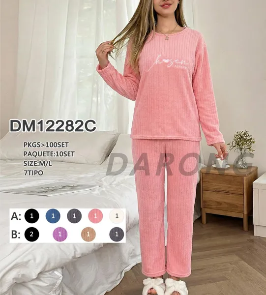 Pijama de dos piezas de felpa