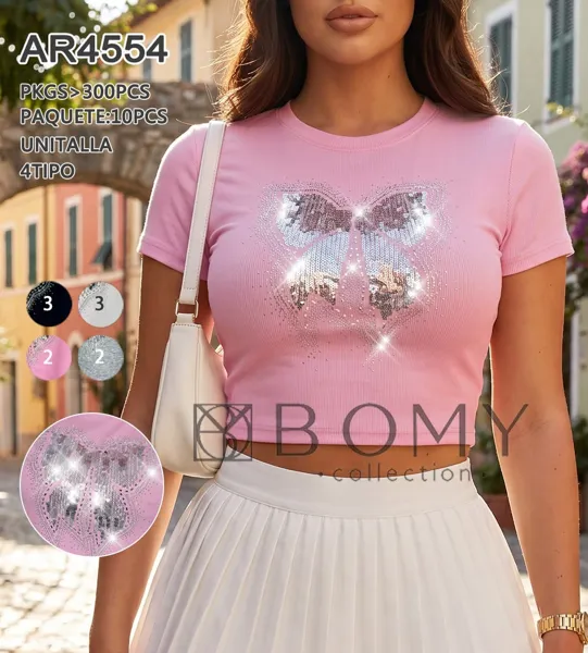 Crop top acanalado con mariposa de lentejuelas