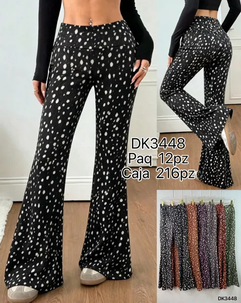 Pantalones acampanados estampados