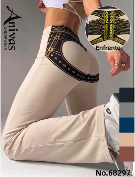 Pantalón acampanado con diseño cut-out en glúteos