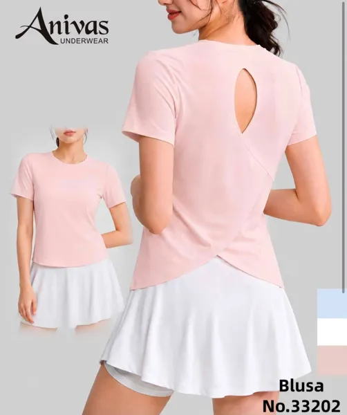 Blusa deportiva con espalda abierta