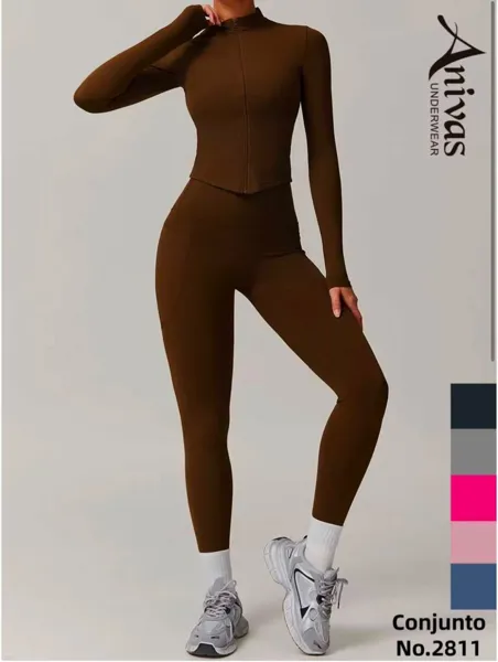 Conjunto deportivo de top y leggings