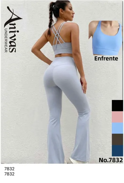 Conjunto deportivo de top y leggings acampanados-7832