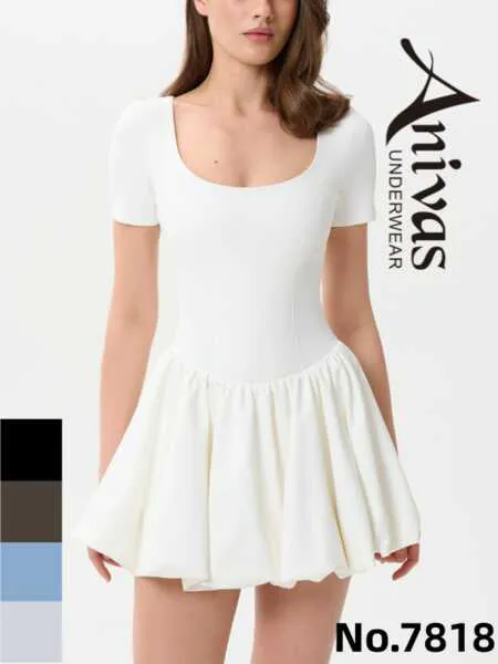Vestido deportivo con escote cuadrado-7818