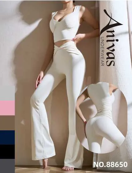 Conjunto deportivo de top y pantalón acampanado-88650