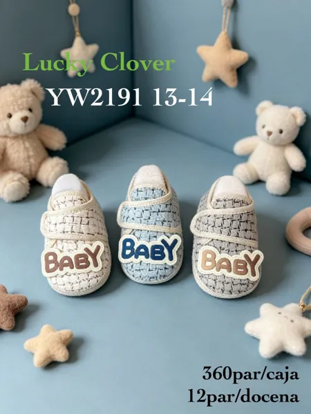 Pantuflas de bebé con texto ‘BABY’