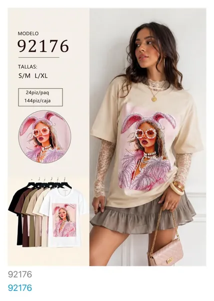 Playera de manga corta con estampado de mujer con orejas de conejo