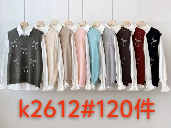 Chaleco de punto con blusa y diseño de cerezas con perlas