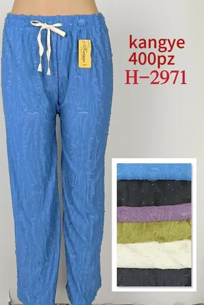 Pantalón con jareta y aplicaciones