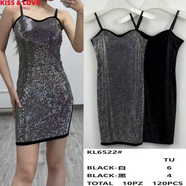 Vestido corto con incrustaciones de brillos