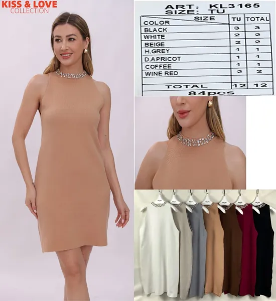Vestido con cuello decorado