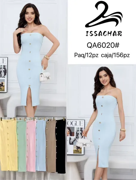 Vestido strapless con botones y abertura