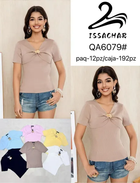 Blusa con detalle de broche