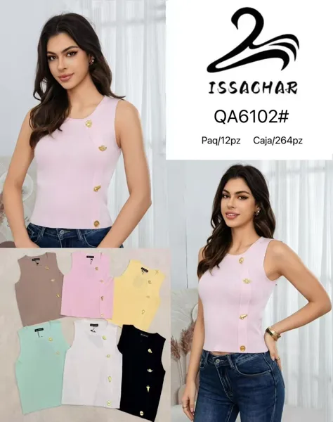 Top con botones decorativos