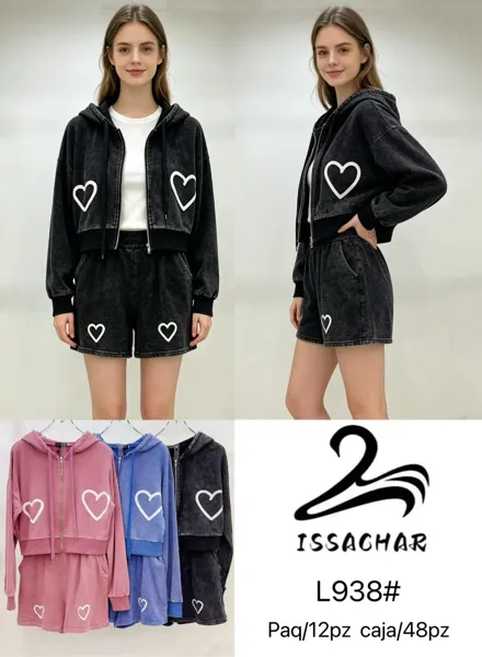 Conjunto de sudadera con capucha y short con diseño de corazones