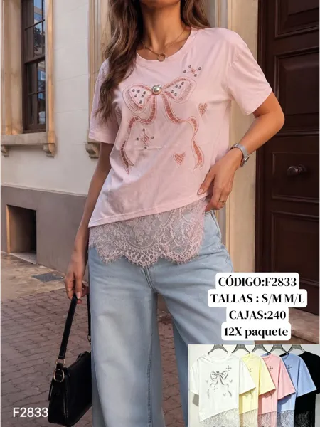 Playera con estampado de moño y detalle de encaje