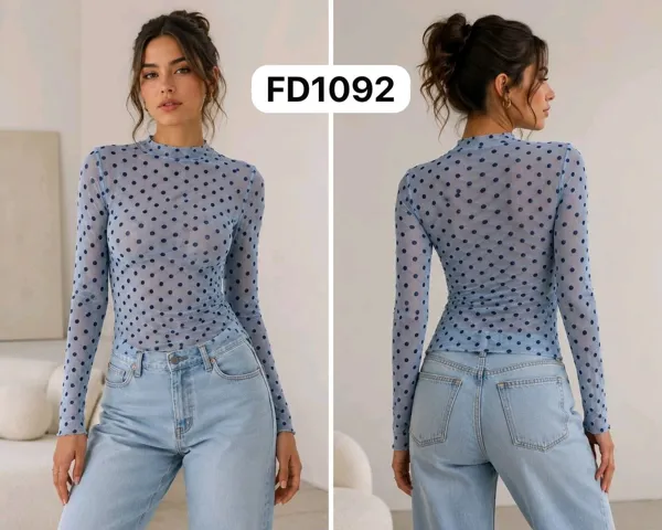 Blusa de malla con estampado de lunares