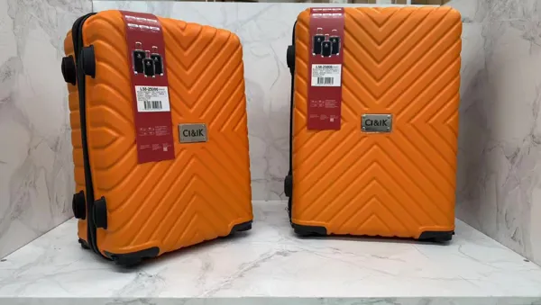 Set de maletas rígidas ABS de 2 piezas con 4 ruedas giratorias, color naranja, diseño en zigzag