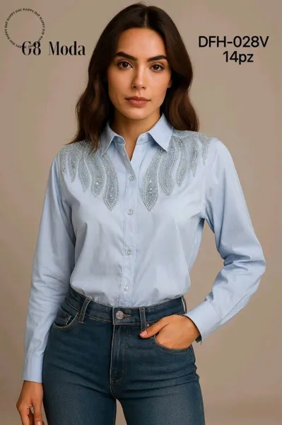 Camisa de botones con detalles decorativos