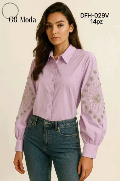 Camisa con bordado en mangas