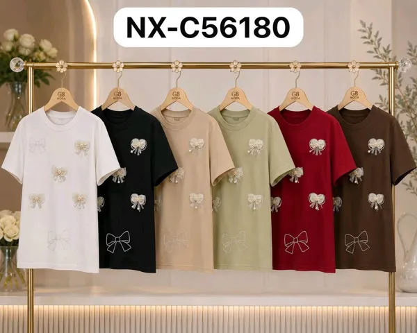 Playera con detalles de moños y pedrería