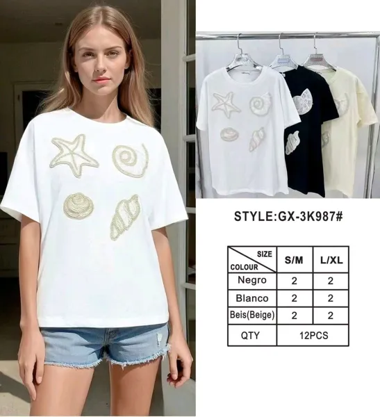 Playera con apliques de conchas