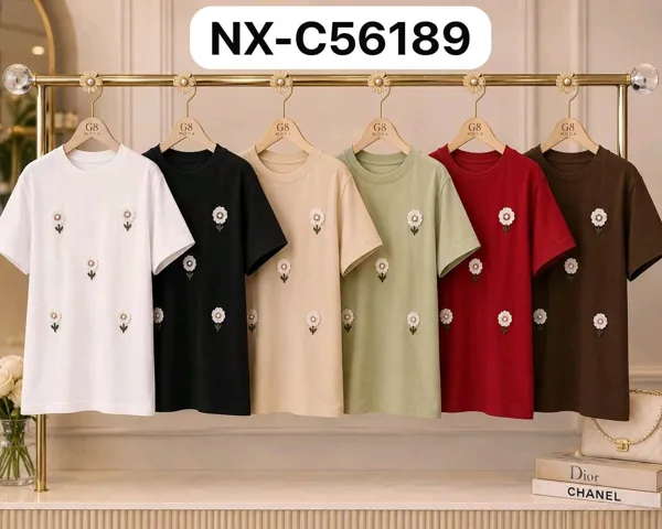 Playera con bordado de flores