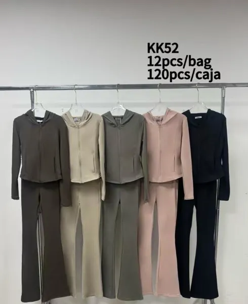 Conjunto de dos piezas con sudadera y pantalón