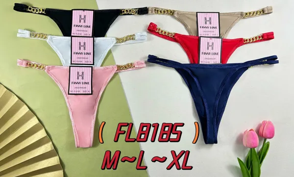 Tanga lisa con cadena dorada en caderas