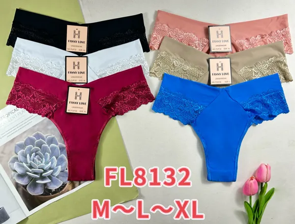 Tanga de saten con encaje floral en orillas