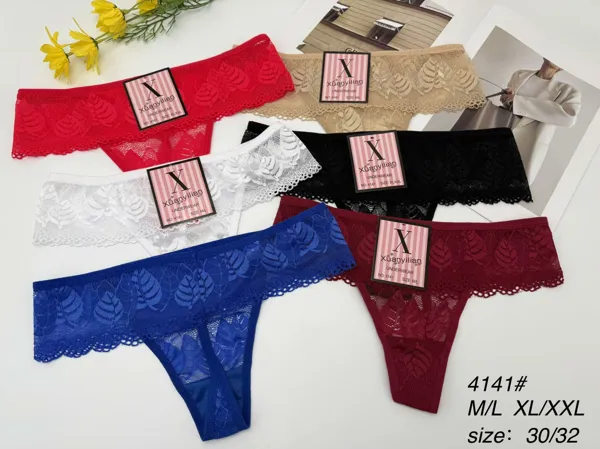 Tanga hilo de encaje con estampado de hojas