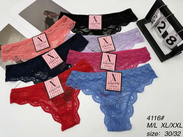 Tanga de encaje floral