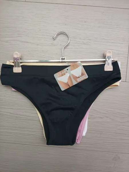 Bikini clasico liso en colores surtidos