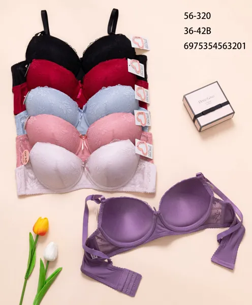 Brasier de encaje floral con copa push up y varilla