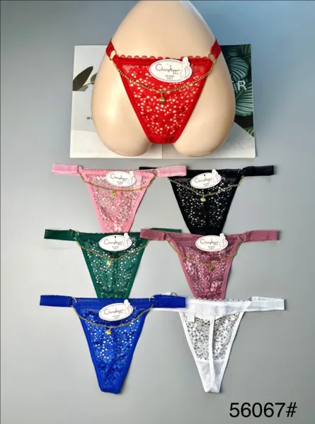 Tanga de encaje floral con cadena decorativa