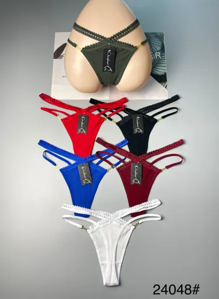 Tanga acanalada con tiras y encaje