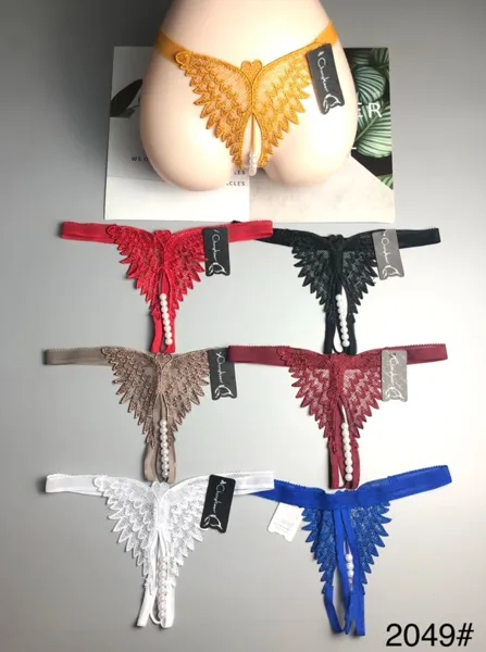 Tanga abierta de encaje con alas y perlas