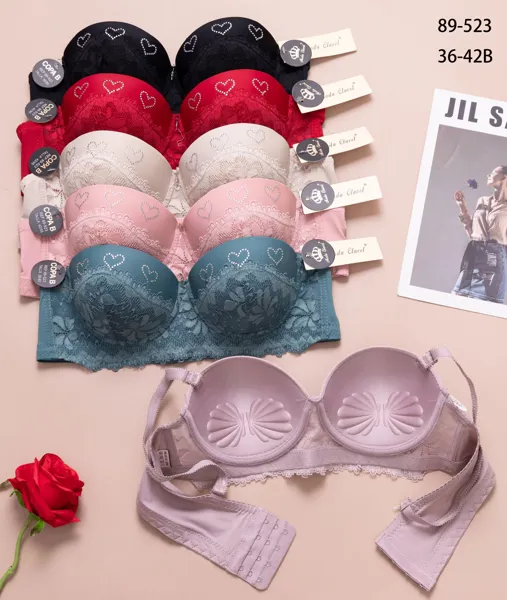 Brasier strapless push-up con encaje y corazon de pedreria
